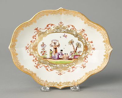Meissen Quatrefoil Spoon Tray ca. 1730. Meissen, Germany. A porcelain quatrefoil spoon tray, ca. 