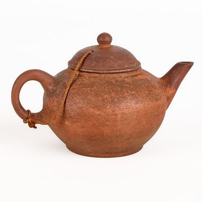 19th c. Chinese Yixing Pottery Teapot - Signed. Chinese Qing dynasty yixing or zisha stoneware 