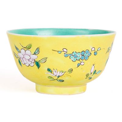 Chinese PRC Export Porcelain Famille Rose Bowl. Chinese export porcelain famille rose bowl 