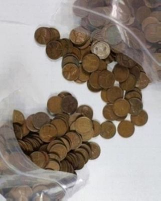 (1500) LINCOLN WHEAT CENTS. GUARANTEED TO CONTAIN ONE OF THESE RANDOMLY THROWN IN KEY &amp; 