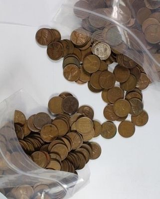 (1500) LINCOLN WHEAT CENTS. GUARANTEED TO CONTAIN ONE OF THESE RANDOMLY THROWN IN KEY & SEMI-KEY 