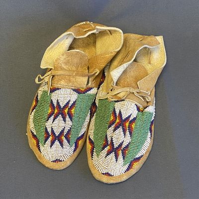 Men's vintage beaded No. Plains moccasins 10" L x 3" H x 4" W. Men's vintage beaded No. Plains 