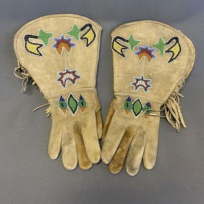 Gauntlet gloves - Potawatomi ca. 1890s - rare 14" long x 7 1/2" wide at widest. Gauntlet gloves 