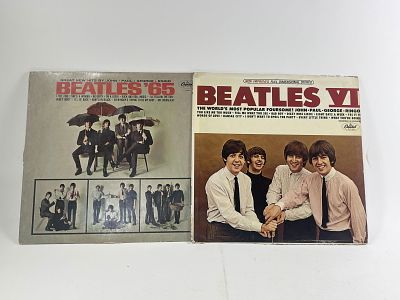 Pair of Beatles records Beatles 66 and Beatles VI good condition with no scratches Record 