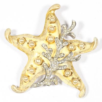 Trifari Alfred Philippe Retro enamel starfish decorated with rhinestone crystal coral and faux 