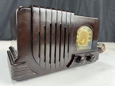 Addison L2 all tube, Bakelite radio, gold dial, not tested,