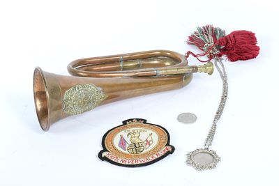 Militaria, coin & memorabilia group, 4pc: Argyll and Sutherland Highlanders brass and copper 