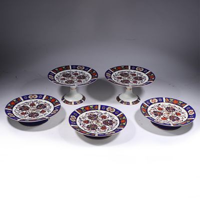 Set of five Royal Crown Derby Imari pattern porcelain tazzas, footed plates. One short plate 