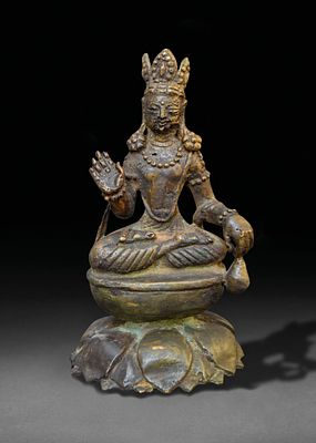 Bronze Seated Buddha, Ancient Gandhara, Indian. This bronze figure of Budha The figure sits 
