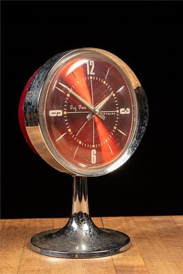Space Age Big Ben Sculptura Desk Clock in Red. Item SKU: 9922 c. 1970s; General Time Corp. 
