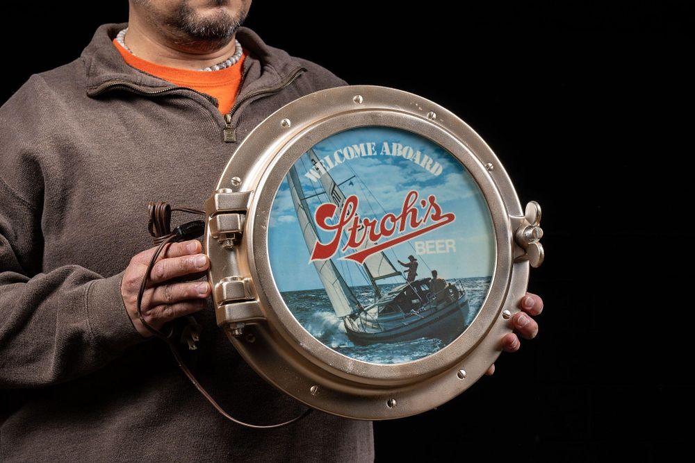 Lot 173: Welcome Aboard Strohs Beer Lighted Sign 1