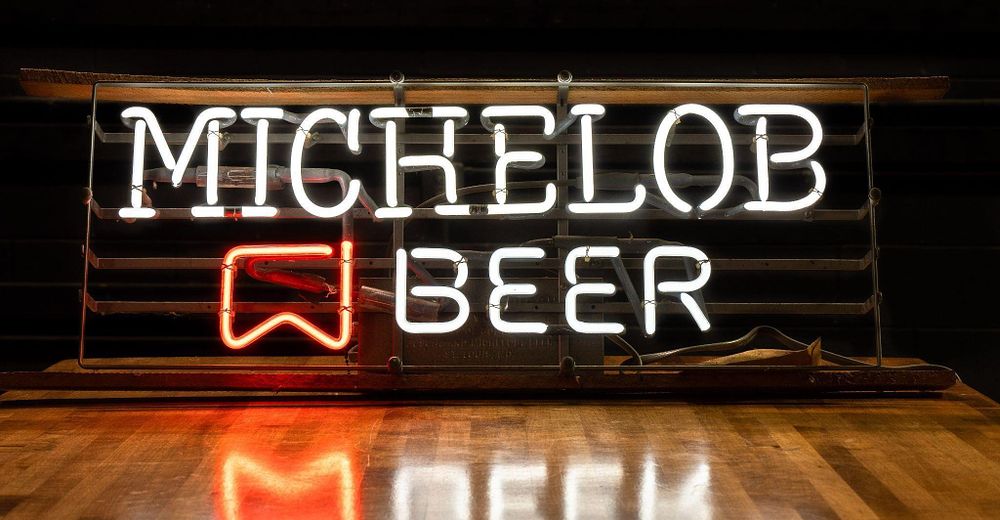 Lot 197: Michelob Beer Neon Sign