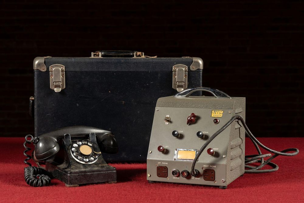 Lot 332: Vintage Bell Telephone Test & Training Set in Case