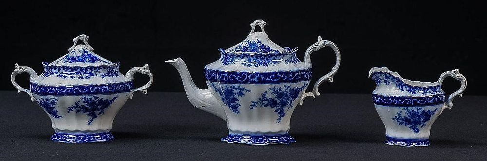 Lot 381: Victorian Stanley Flow Blue Three-Piece Tea Set
