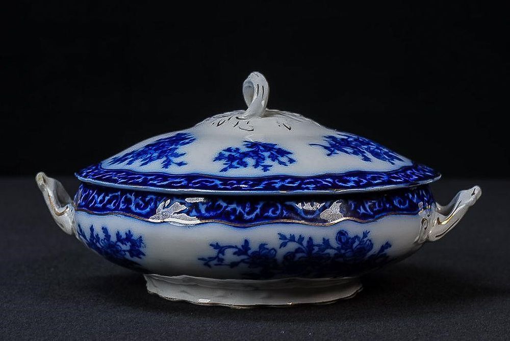 Lot 395: Stanley Flow Blue Round Covered Vegetable Dish