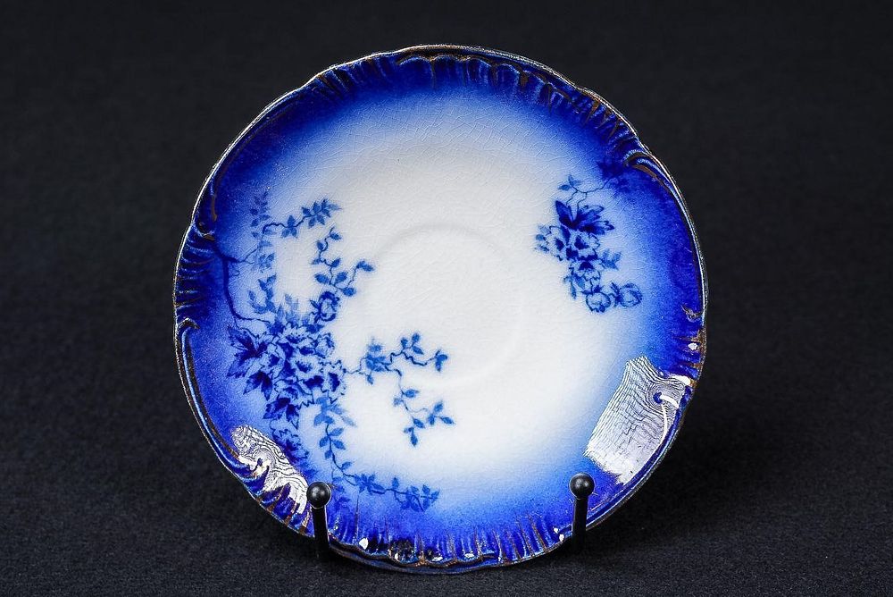 Lot 424: Victorian Flow Blue La Belle Luncheon Plate