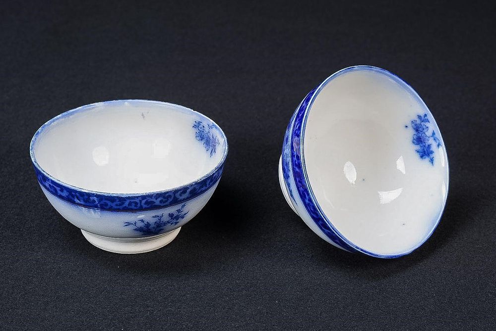 Lot 425: Pair of Victorian Flow Blue Oyster Bowls