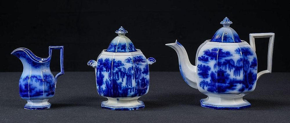 Lot 438: Victorian Flow Blue 3-Piece Tea Set