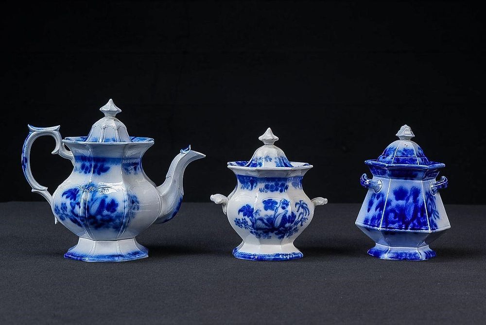 Lot 449: Victorian Flow Blue "Shell" 3-Piece Tea Set