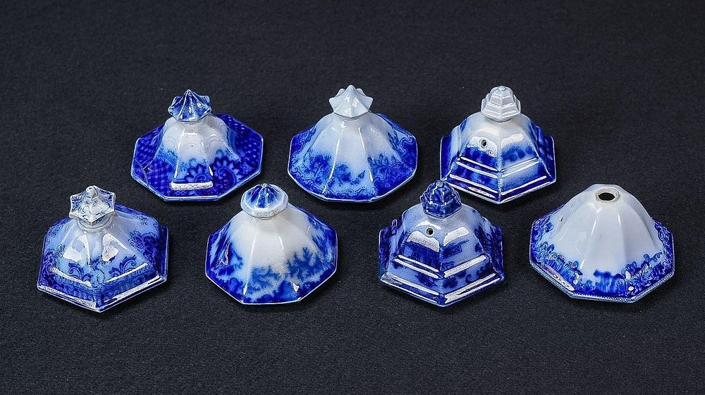 Lot 450: Set of Seven Miscellaneous Flow Blue Lids