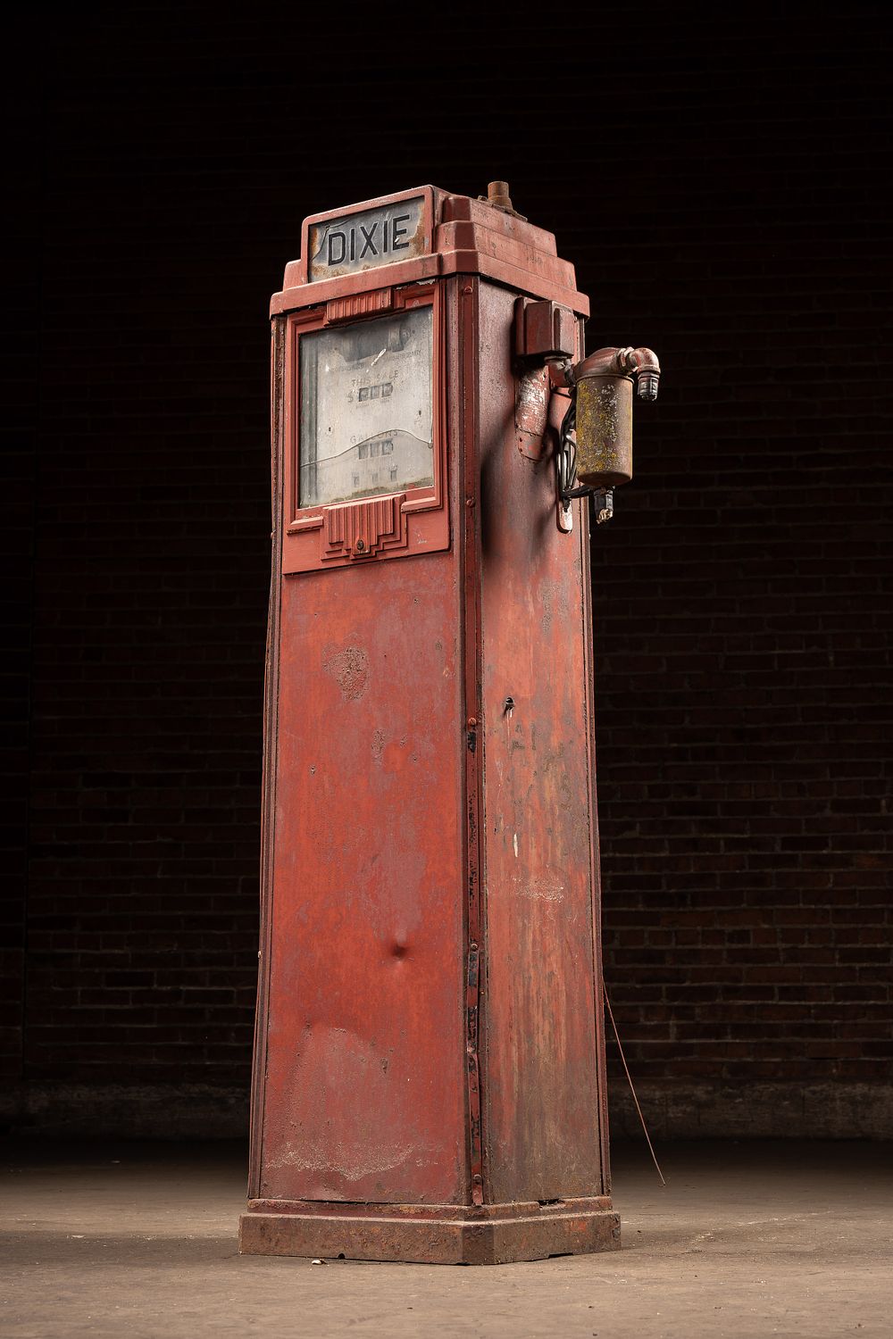 Lot 163: Bennett Model 76 Gas Pump with Dixie Ad Glass