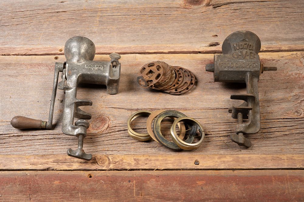 Lot 189: Vintage Clamp-On Food Choppers with Plates