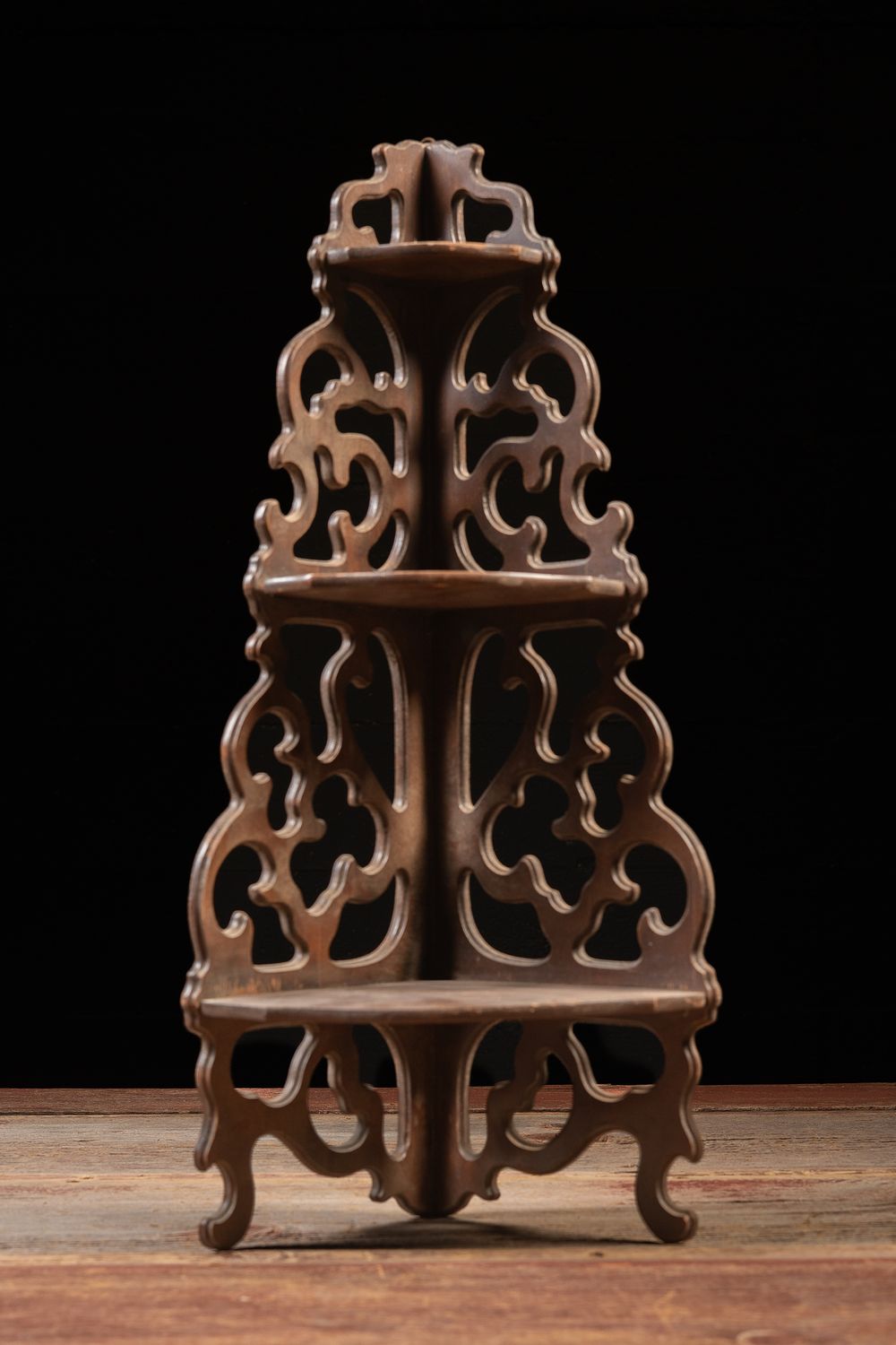 Lot 208: Victorian Three-Tier Scroll-Cut Corner Shelf