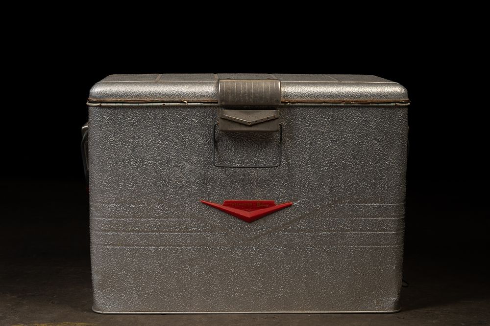 Lot 225: Thermaster Metal Cooler by Poloron