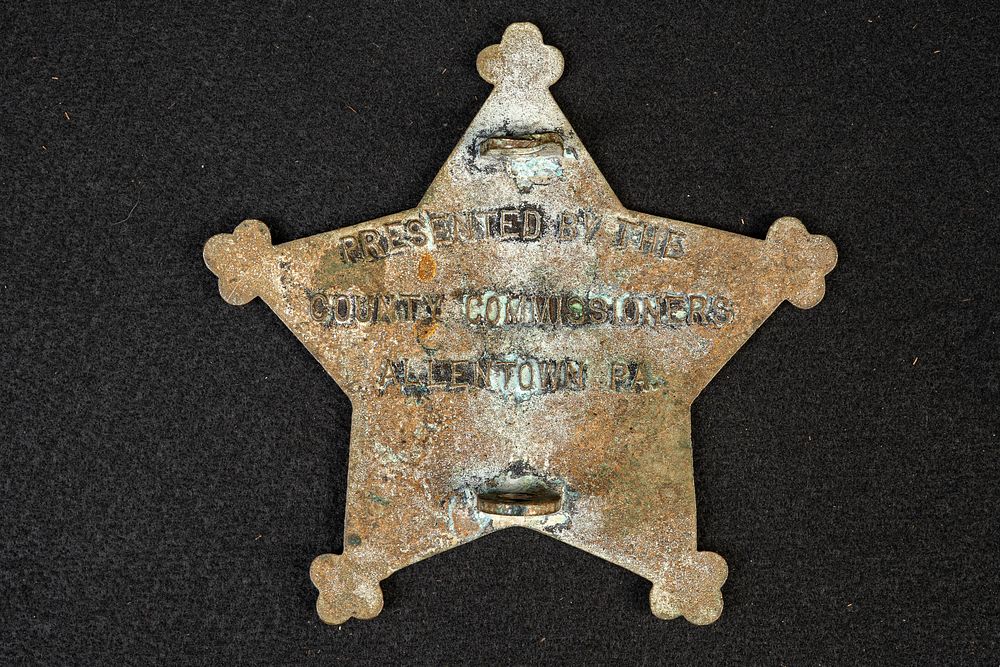 Lot 262: Pair of Cast Bronze G.A.R. 1860s PA Star Badges