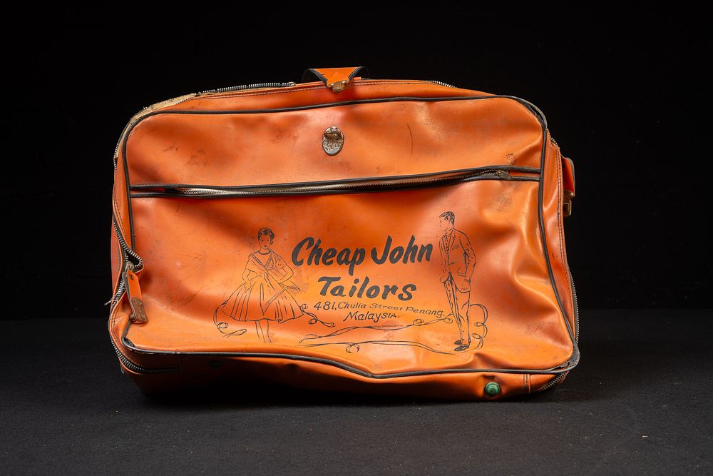 Lot 267: Vintage Vinyl "Cheap John" Malaysian Travel Tote