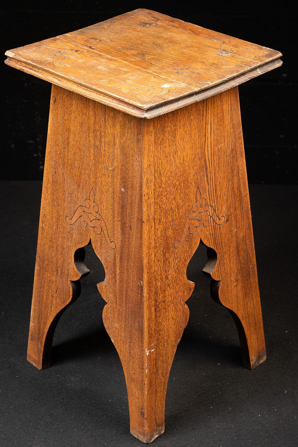 Lot 319: Antique Arts & Crafts Oak Plant Stand