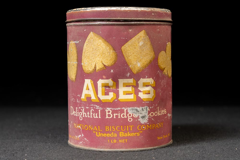 Lot 350: ACEs Delightful Bridge Cookies Tin