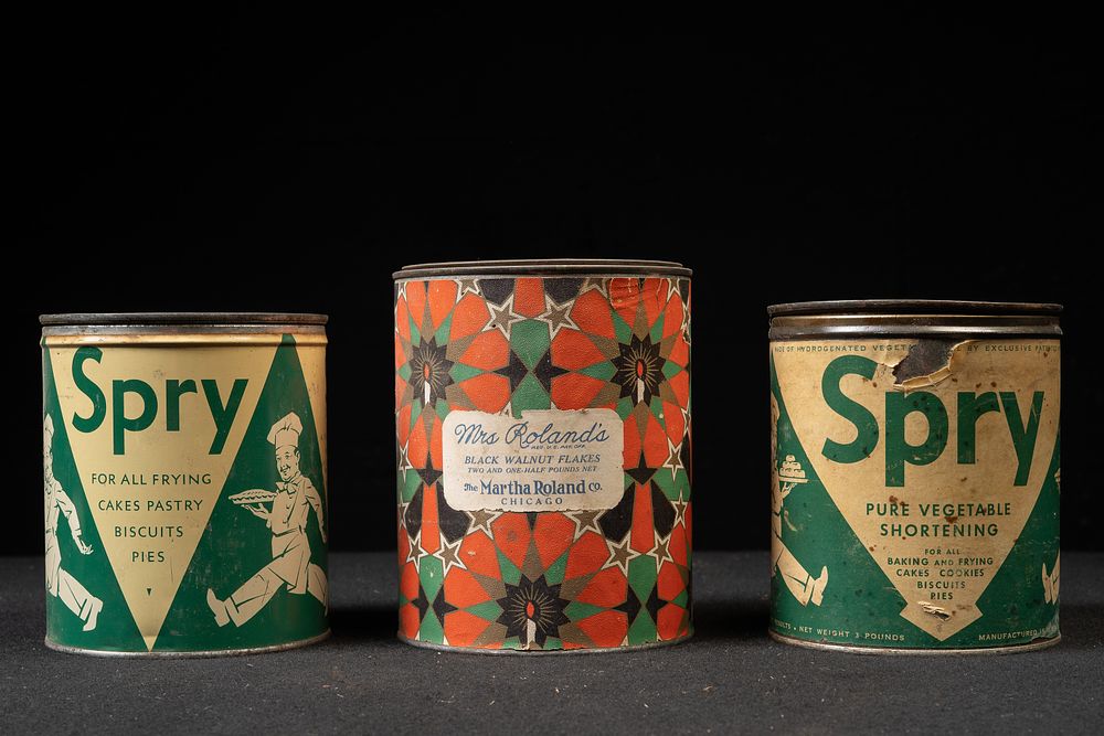 Lot 355: Trio of Vintage Baking Tins