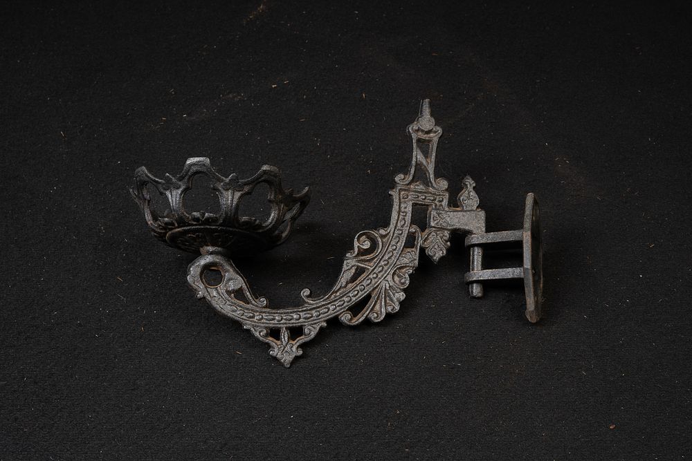 Lot 365: Victorian Cast Iron Wall Oil Lamp Bracket