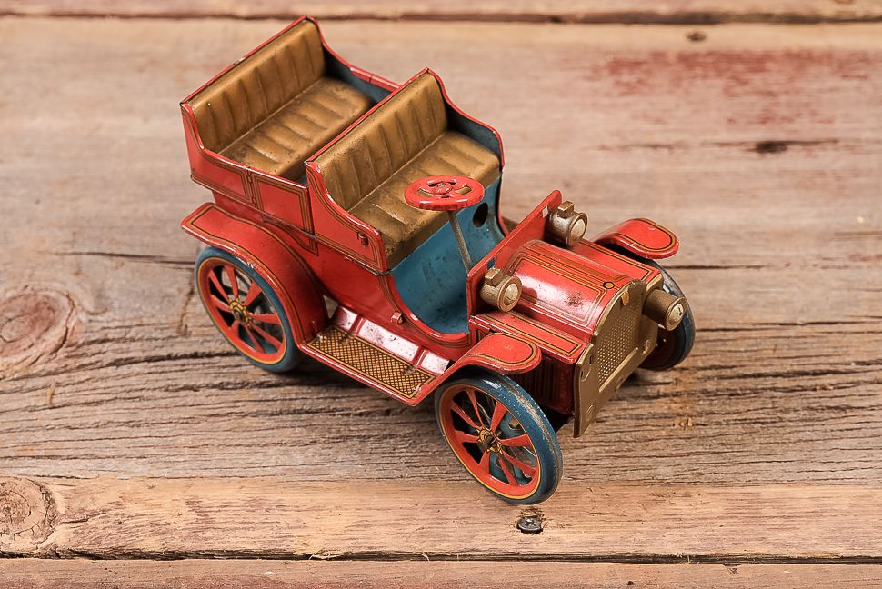 Lot 399: Tin Litho Antique Automobile Toy