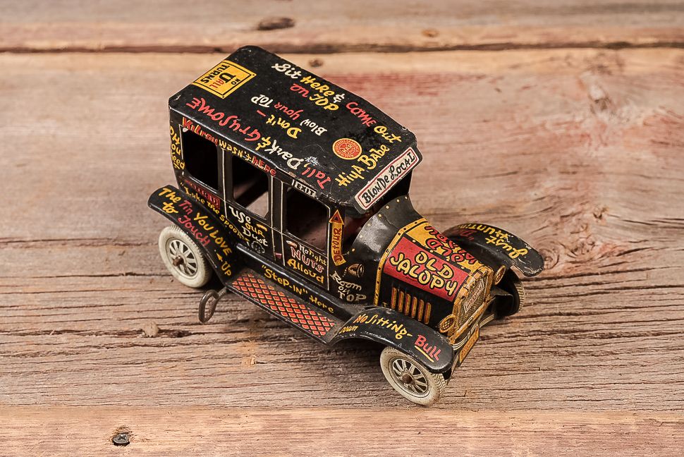 Lot 400: Marx Old Jalopy Tin Litho Wind-Up Toy Car