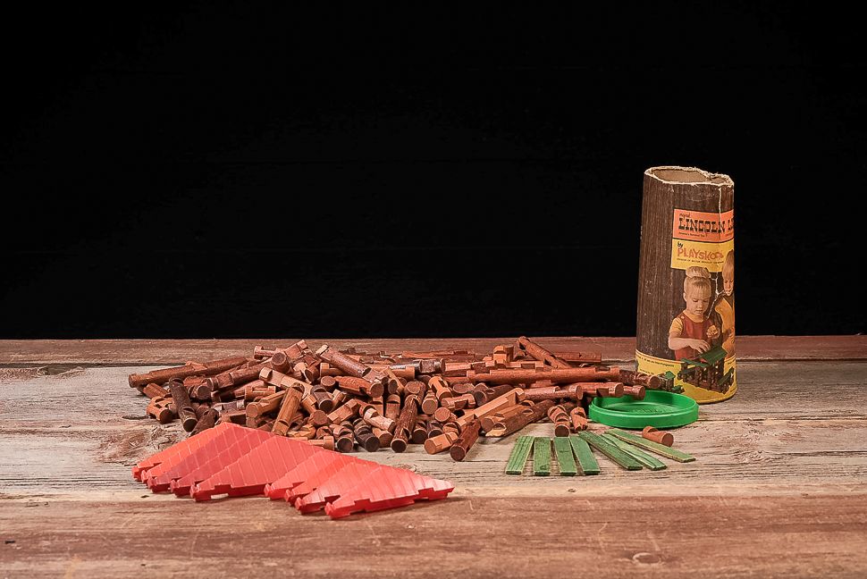 Lot 407: Lot of Assorted Lincoln Logs
