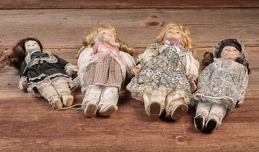 Lot 409: Lot of 4 Porcelain and Cloth Dolls