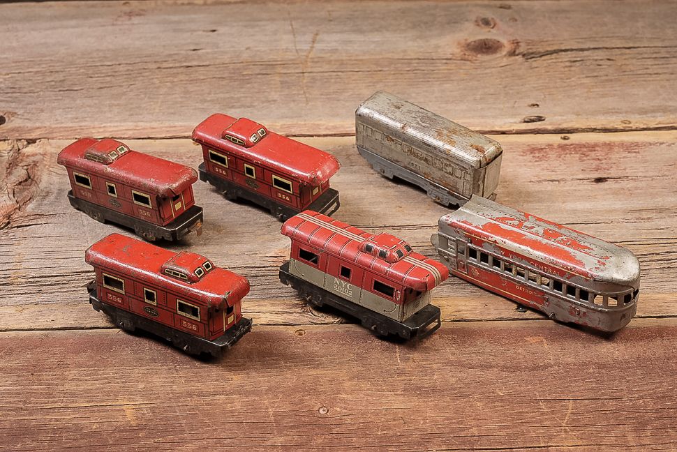 Lot 441: Lot of 6 Tin Litho Train Cars