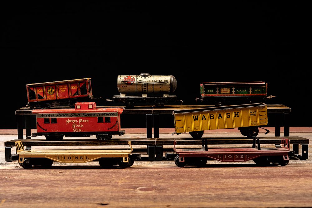 Lot 461: Assorted Vintage Tinplate Toy Train Cars