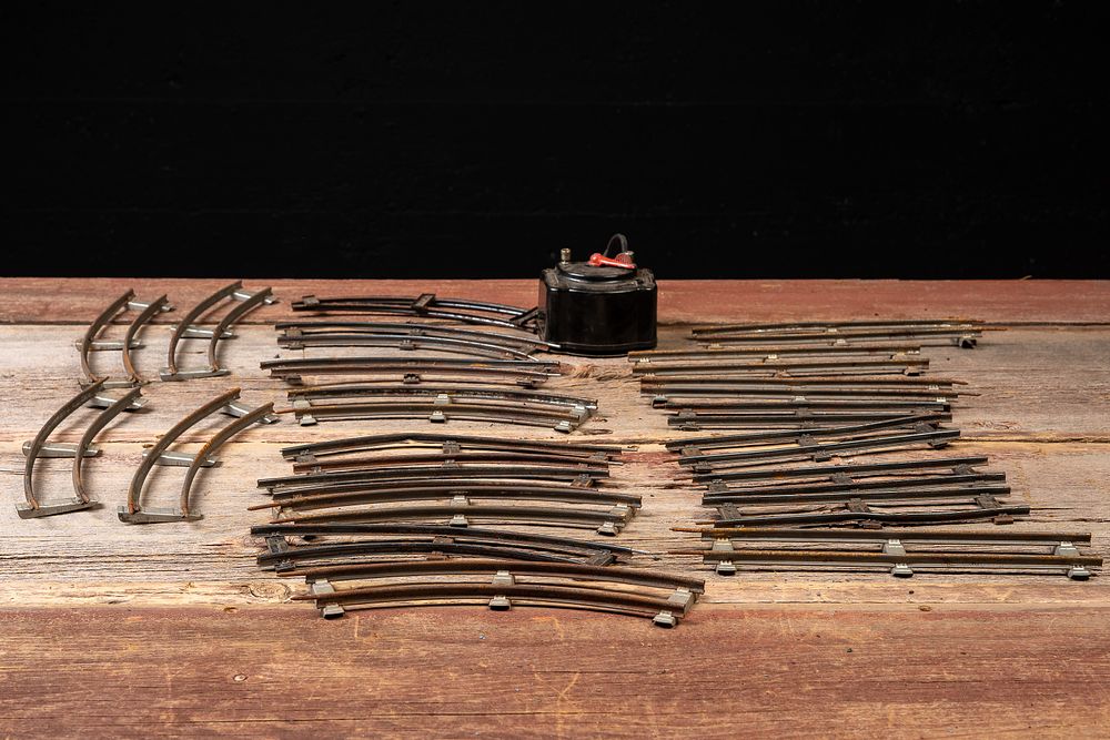 Lot 463: Vintage O-Gauge Toy Train Track and Transformer