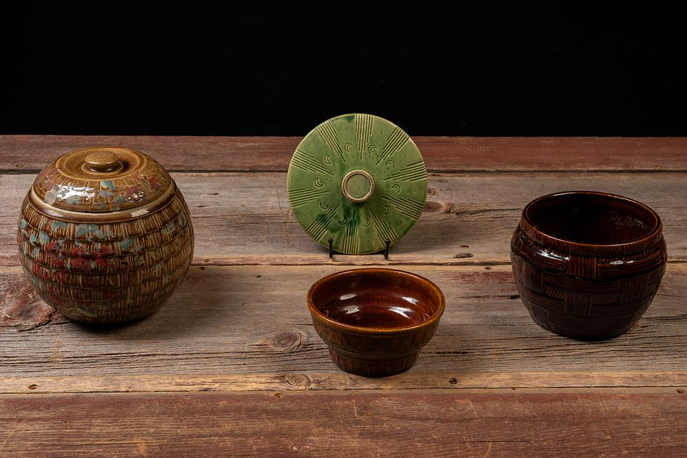 Lot 468: Lot of 4 Vintage Art Pottery Pieces