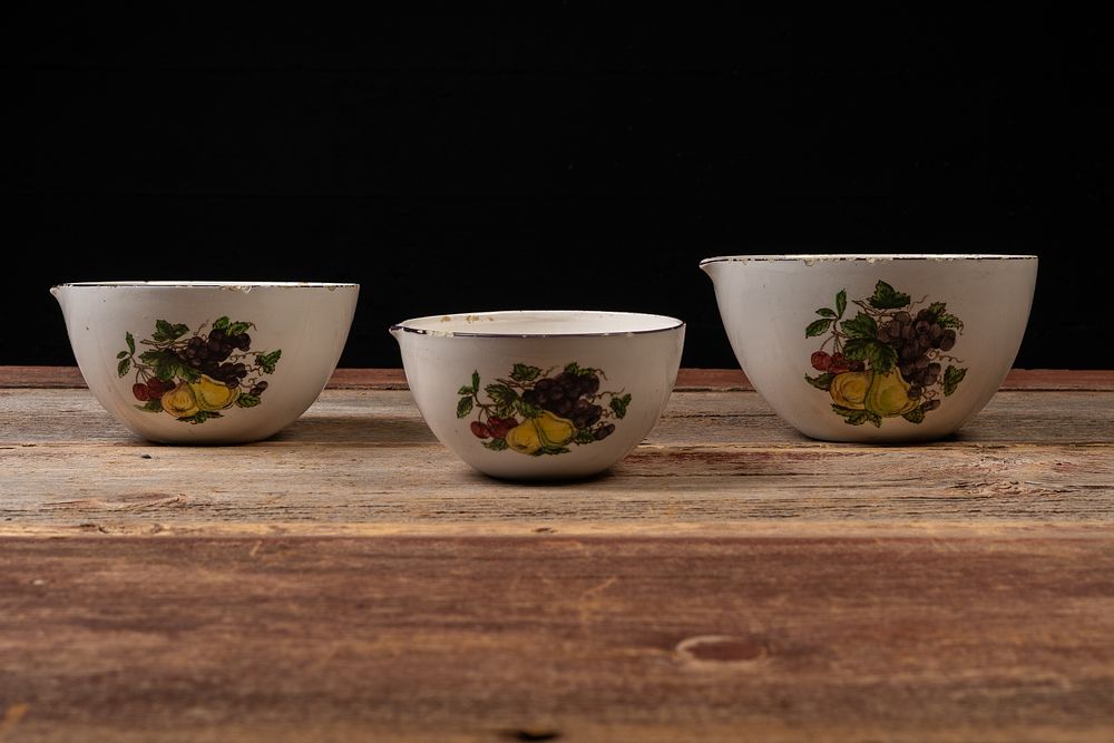 Lot 469: Set of Three Antique Enamelware Fruit Motif Bowls