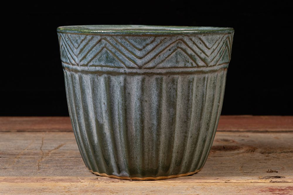 Lot 500: Vintage Pottery Art Deco Jardiniere Planter by RRP