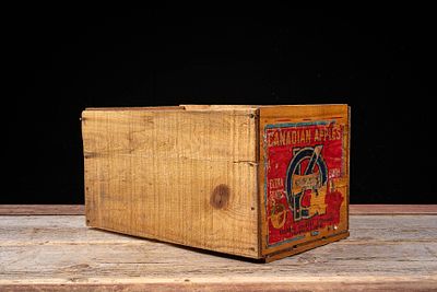Canadian Apples Wooden Shipping Crate. C-20769 c. 1930s–1940s; Kelowna Growers’ Exchange – 