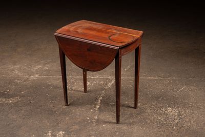 Hepplewhite-Style Drop Leaf Table c. 1930's. C-20265 Drop leaf table with slender tapering legs 