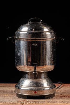 Vintage 55-Cup Commercial Electric Coffee Urn. C-18881 Heavy-duty commercial electric coffee urn 