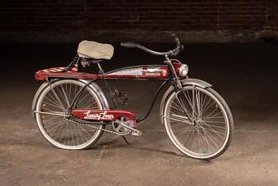 Vintage Luxury Liner Bicycle by Roadmaster. 21221 c. 1950s; American Machine &amp; Foundry - 