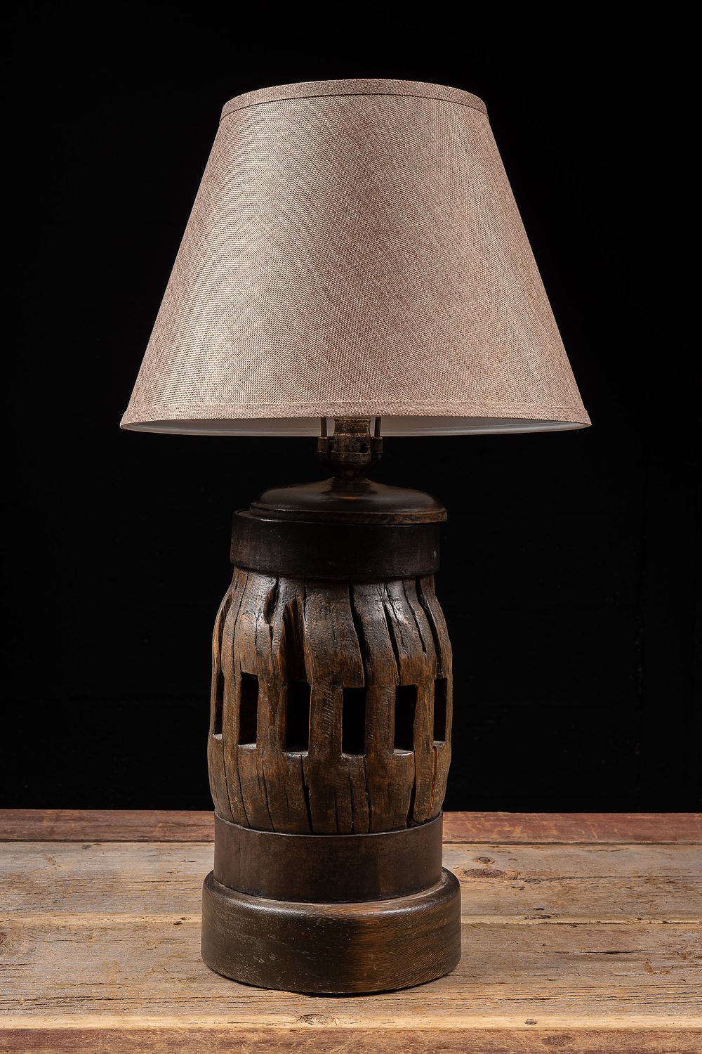 Lot 8: Rustic Wagon Wheel Hub Table Lamp