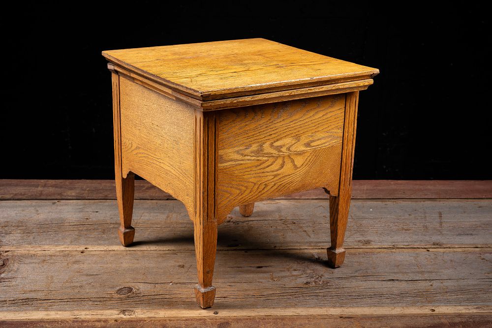 Lot 101: Antique Oak Quarter-Sawn Bedside Commode